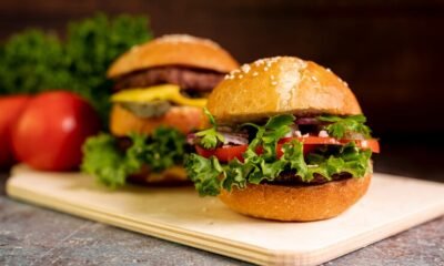 close-up-hamburgers-cutting-board_23-2148262994